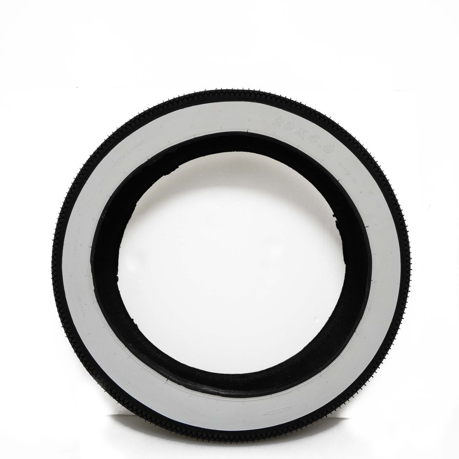 Face-on view of the Vee Tire Co. E-Speedster fat tire's classic white wall ring
