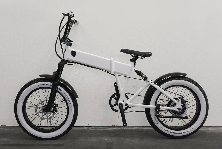 White e-bike fitted with Vee Tire Co. E-Speedster white wall fat tires, full side view showing the Speedster sidewall lettering